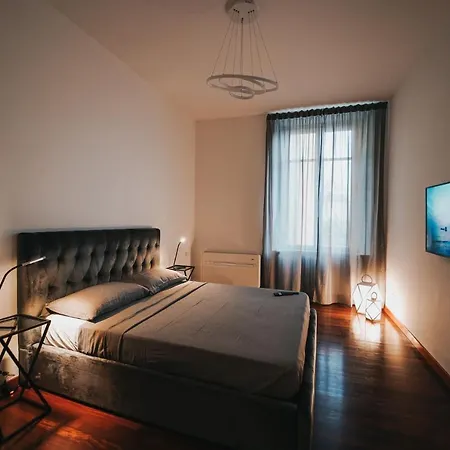 Esclusivo Fronte Lago, In Centro A Con Garage *