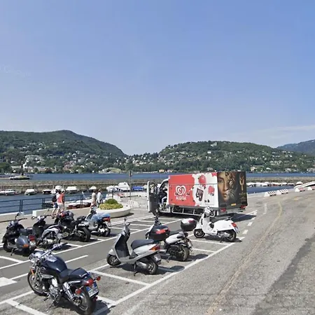 Esclusivo Fronte Lago, In Centro A Con Garage * コモ