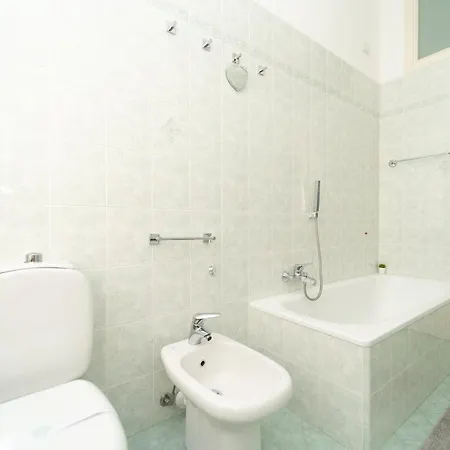 Esclusivo Fronte Lago, In Centro A Con Garage