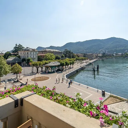 Esclusivo Fronte Lago, In Centro A Con Garage Appartement