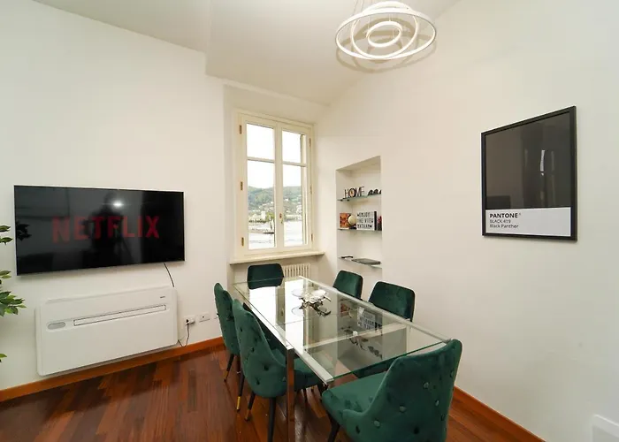 شقة Esclusivo Fronte Lago, In Centro A Con Garage *