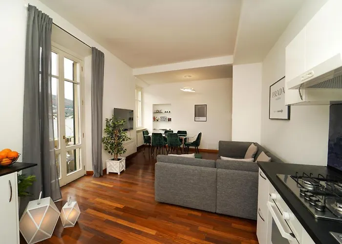 Esclusivo Fronte Lago, In Centro A Con Garage דירה *