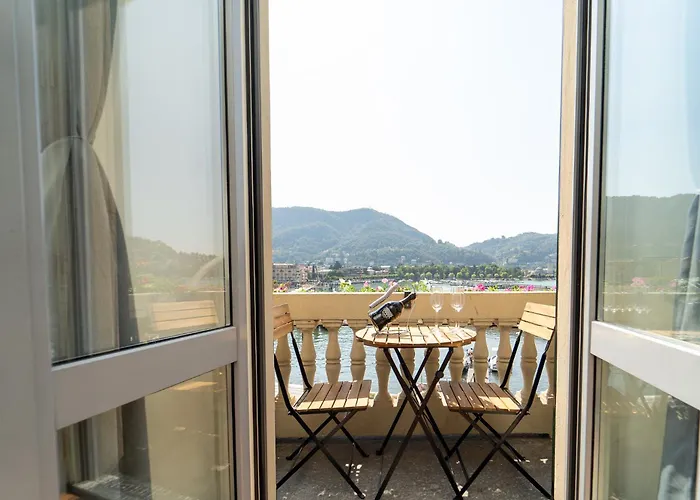 شقة Esclusivo Fronte Lago, In Centro A Con Garage