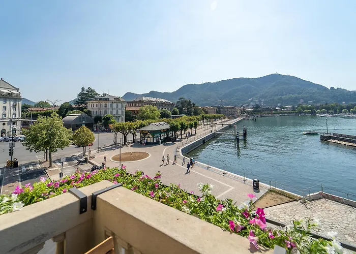 Esclusivo Fronte Lago, In Centro A Con Garage Daire