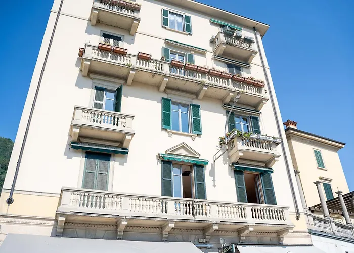 Esclusivo Fronte Lago, In Centro A Con Garage *