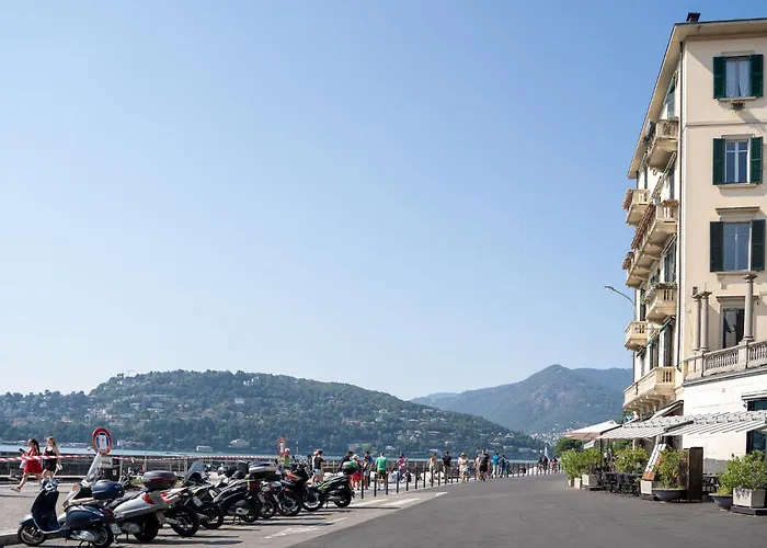 Esclusivo Fronte Lago, In Centro A Con Garage شقة *