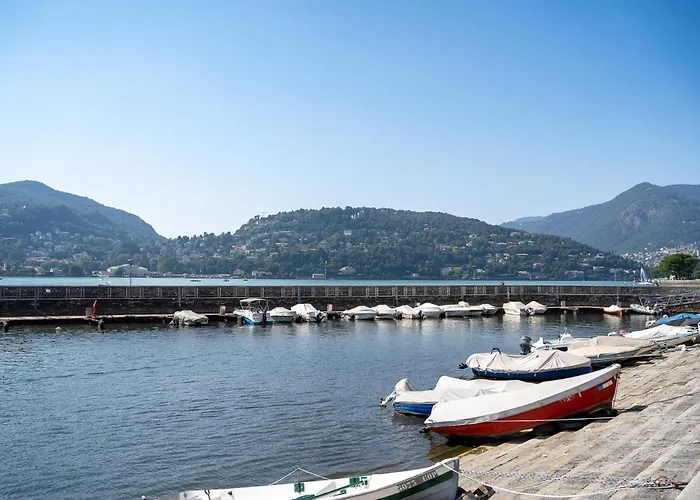 Esclusivo Fronte Lago, In Centro A Con Garage קומו