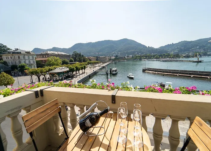 Esclusivo Fronte Lago, In Centro A Con Garage *